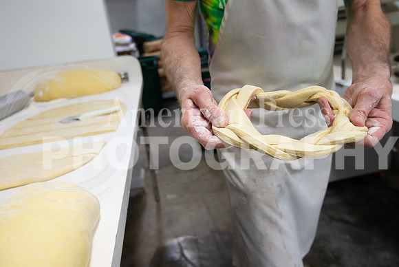 nwrh.0215.nelson.king.cakes-4