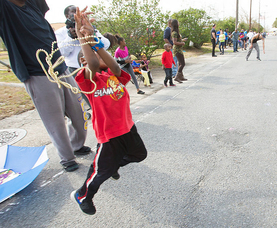 nwrh.0131.lake.charles.mardi.gras.chicken.run-4