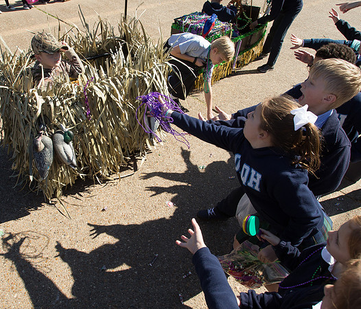 nwrh.0204.olqh.mardi.gras.parade-5