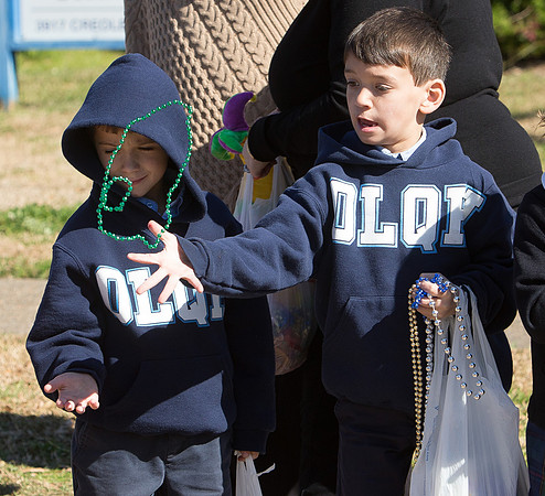 nwrh.0204.olqh.mardi.gras.parade-10