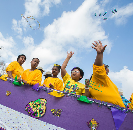 nwrh.0131.lake.charles.mardi.gras.chicken.run-6