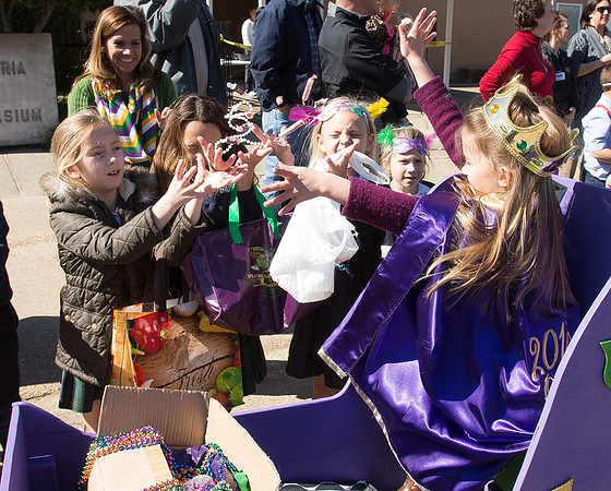 nwrh.0204.olqh.mardi.gras.parade-1