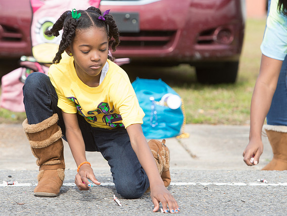 nwrh.0131.lake.charles.mardi.gras.chicken.run-10