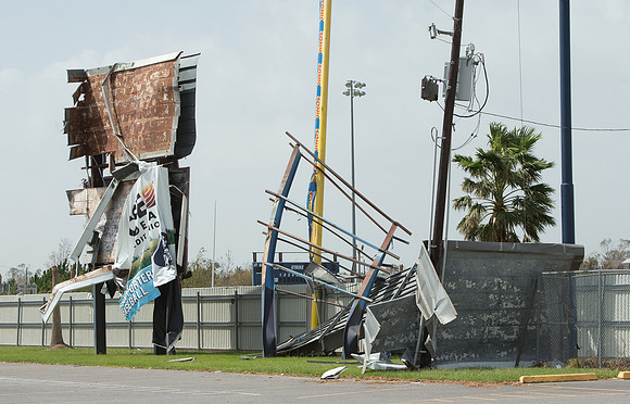 nwrh.0902.hurricane.laura-1