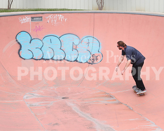 nwdp1012.skateboard.4