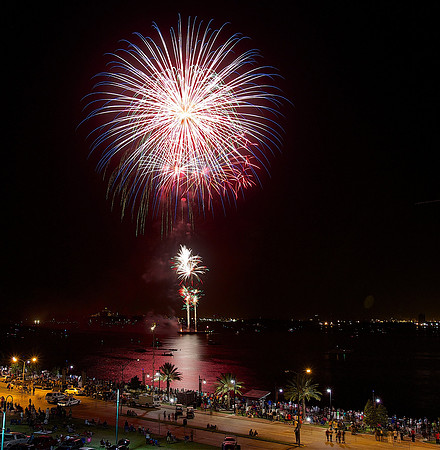 nwrh.0704.red.white.blue.you.fireworks 008